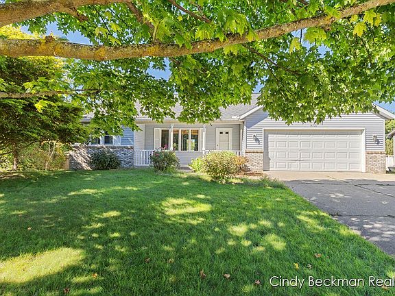 3rd image of 14327 Pine Creek Dr