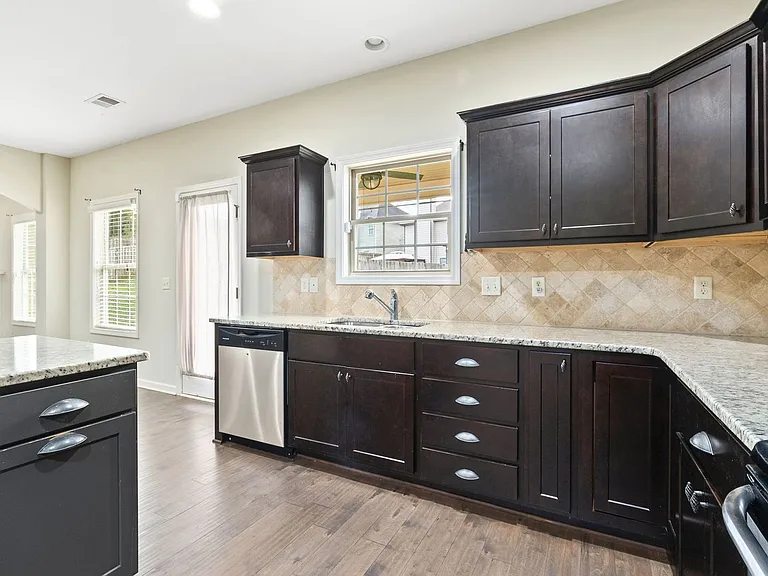 2904 Ashley Ln — Photo 6