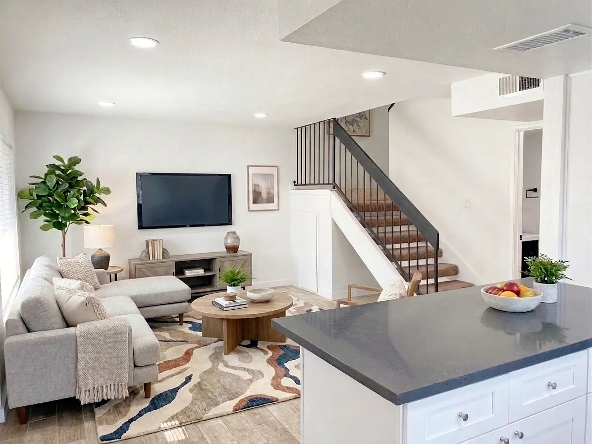 2 bed, 1.5 bath, 1000 sqft, $1,795 — Photo 2