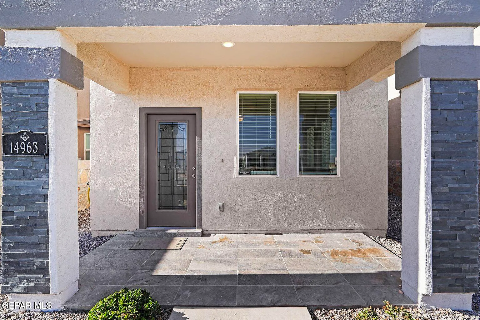 3 bed, 2.5 bath, 2032 sqft, $2,050 — Photo 3