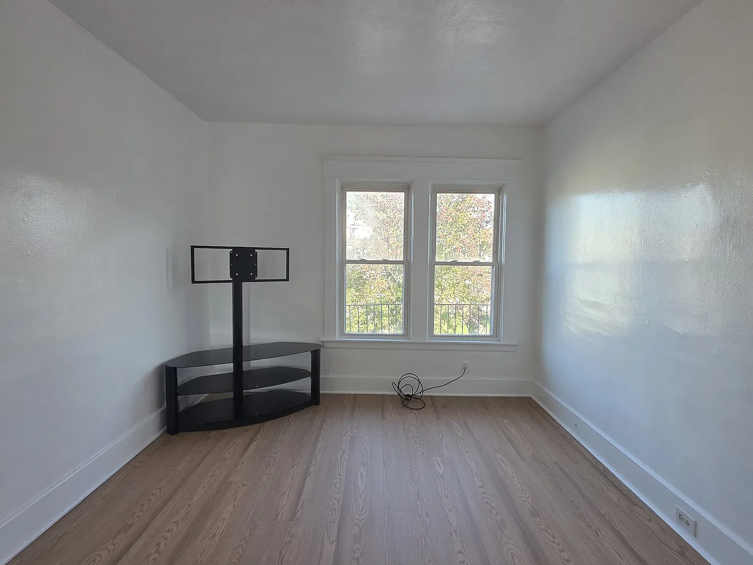 3 bed, 1000 sqft, $800 — Photo 1