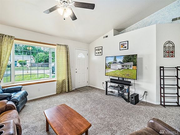 5th image of 6834 Troy Ln NE