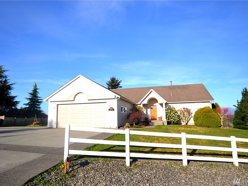 1st image of 4001 NE Lookout Ln