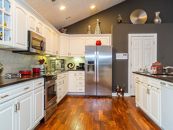 4th image of 2290 Bluegrass Ct