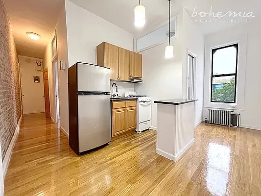 Rented by Bohemia Realty Group | media 10