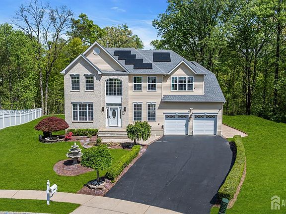 3rd image of 73 Stratton Rd