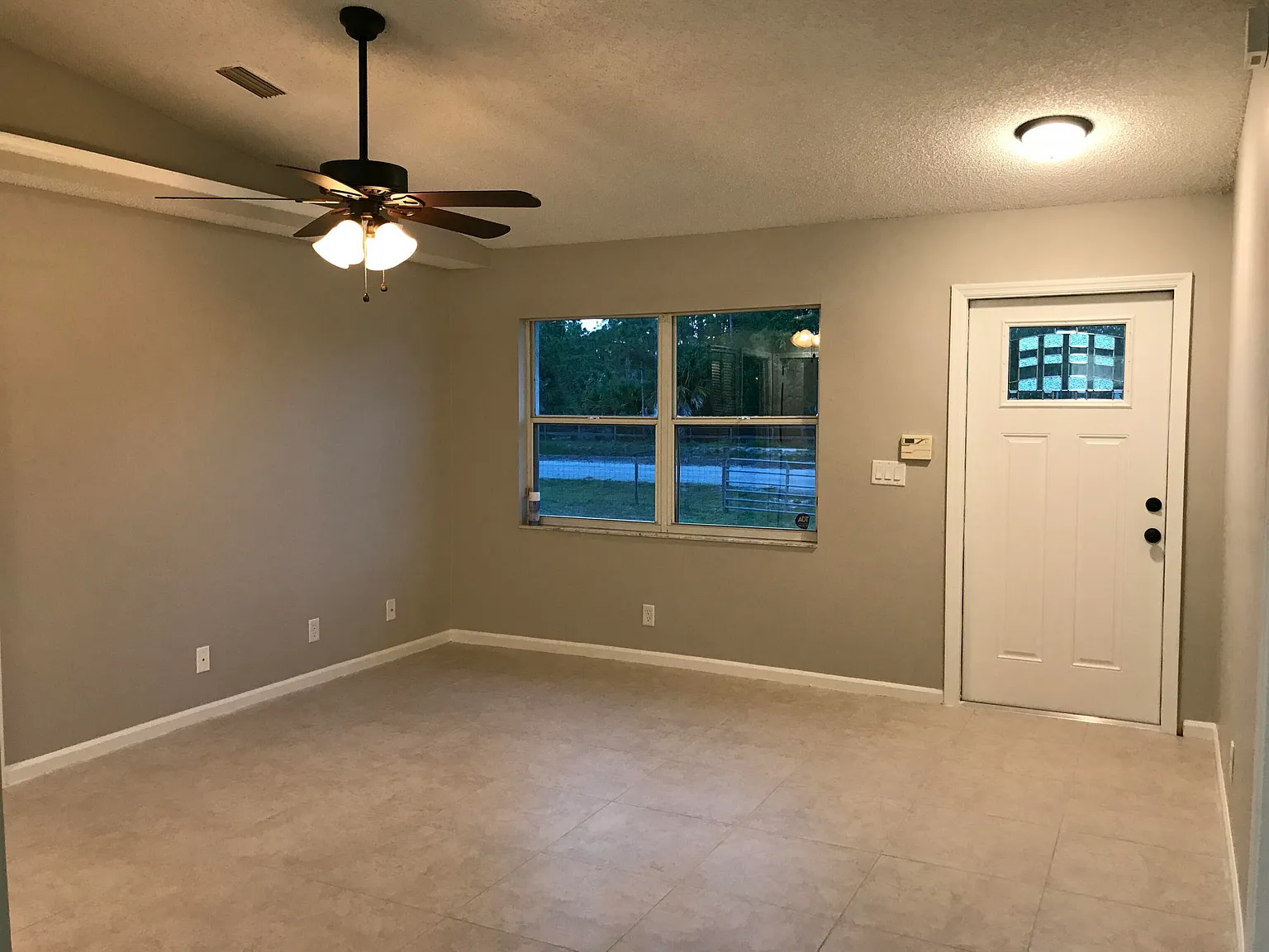 3 bed, 2.0 bath, 1148 sqft, $3,000 — Photo 3