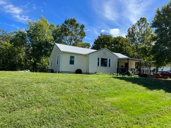 3032 Bloomin Hill Dr, Ona, WV 25545