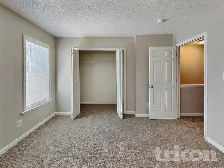 4409 Woodlawn Dr — Photo 7
