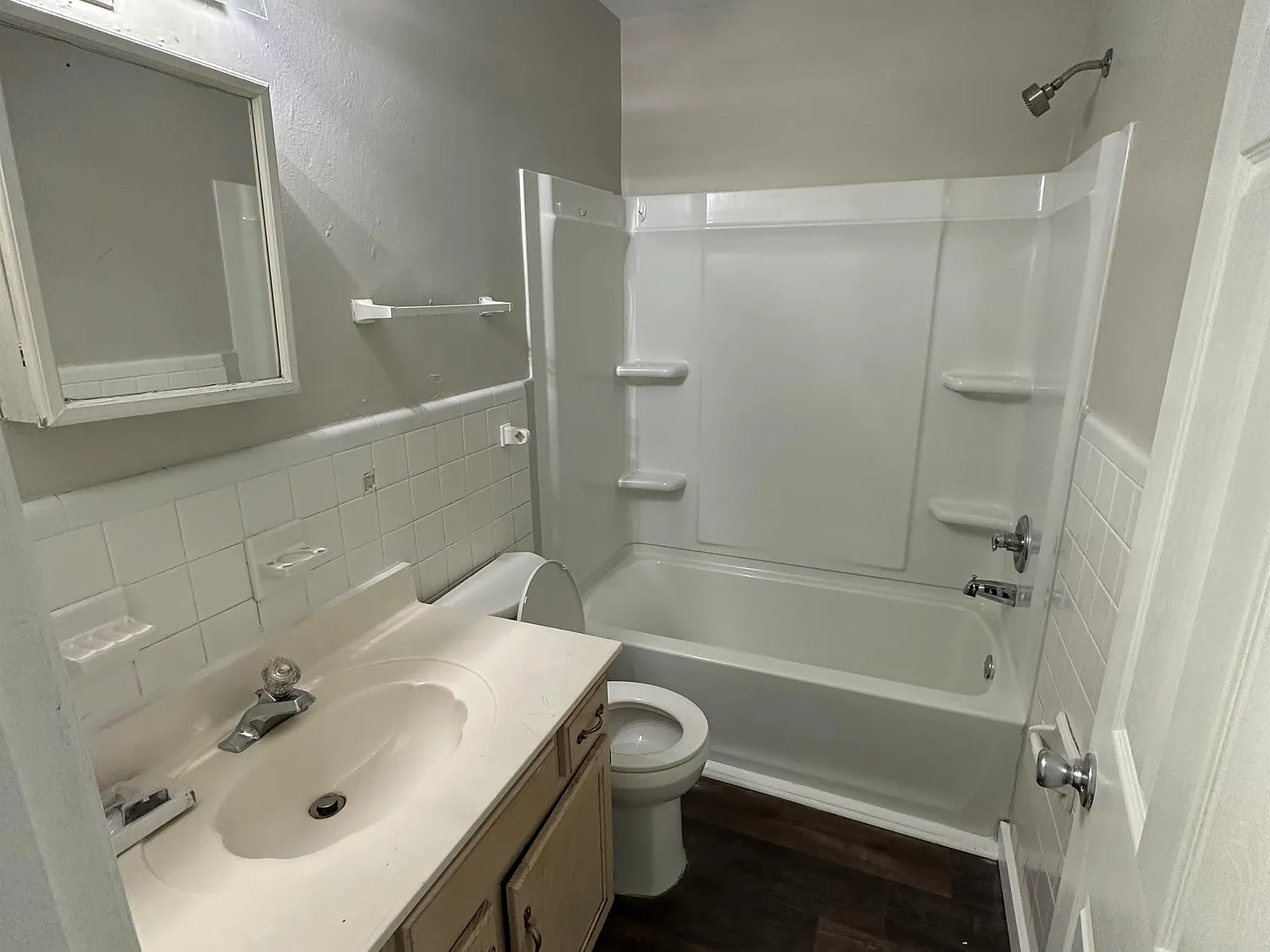 100 Glenmont Drive - A — Photo 4