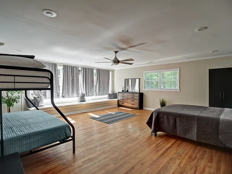 2885 Duke Of Gloucester St — Photo 23