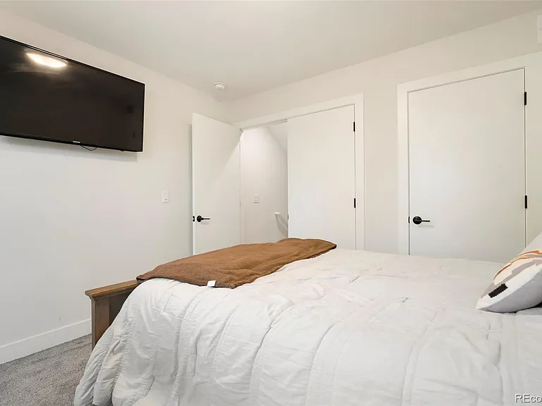 1082 King St — Photo 11