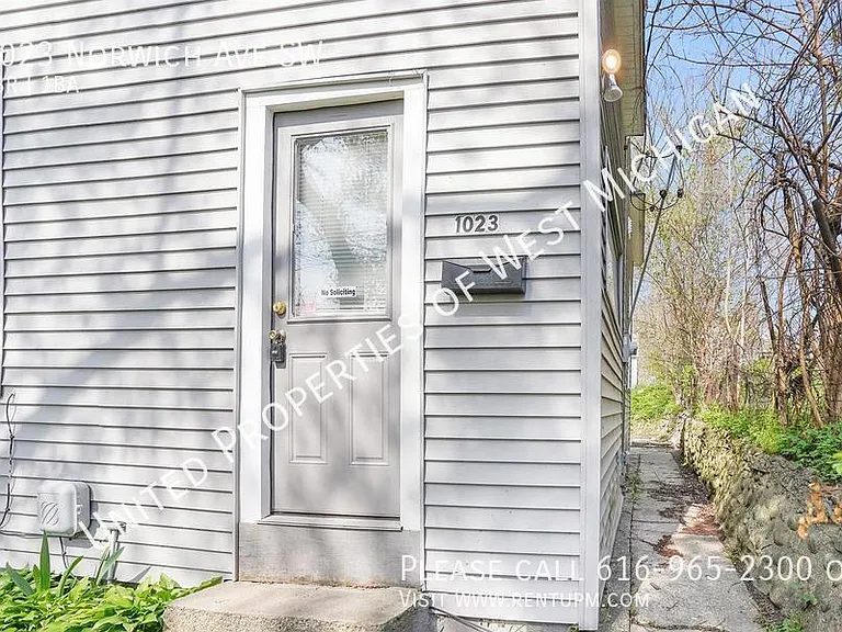 1023 Norwich Ave SW — Photo 5