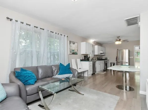 214 Turnpike St, Canton, MA 02021