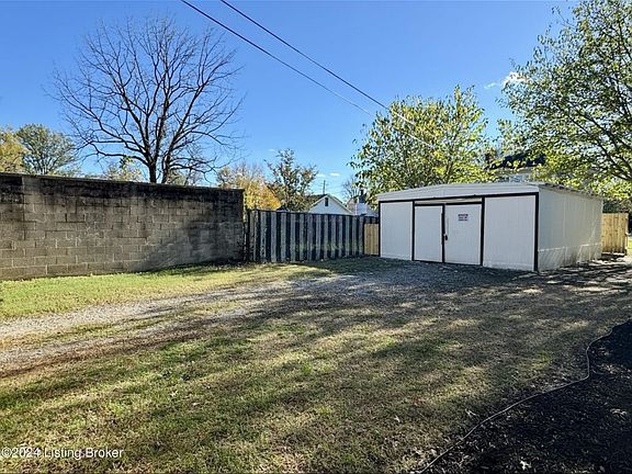 3rd image of 2316 Tyler Ave