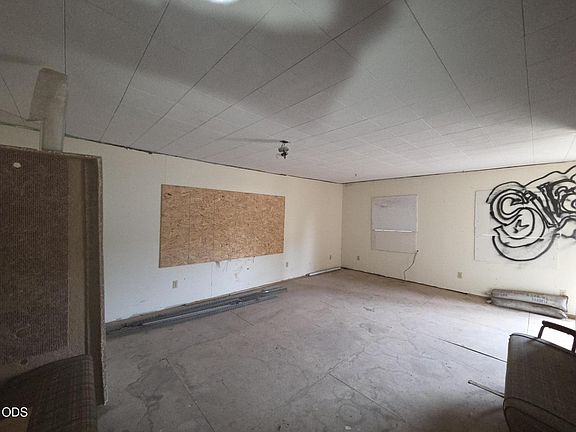 3rd image of 404 S 1st Ave