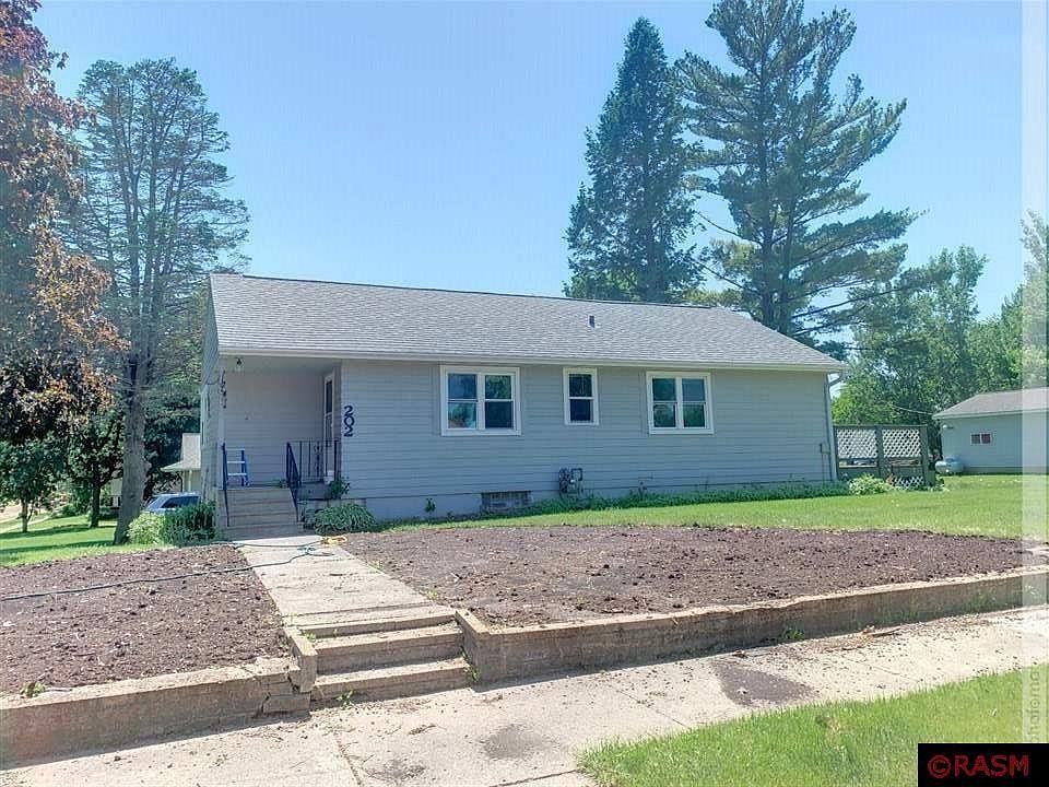1st image of 202 W Blue Earth St