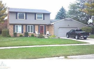 1425 Sand Point Dr, Lansing, MI 48917