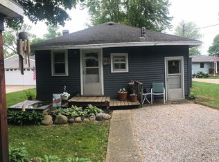 1975 Chapman Lake Dr, Warsaw, IN 46582