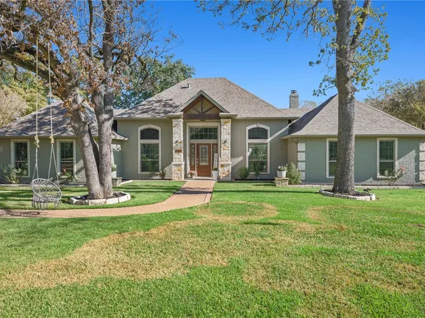 704 Dover Dr, College Station, TX 77845