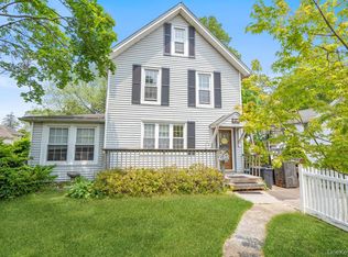 227 N Railroad Ave, Babylon, NY 11702