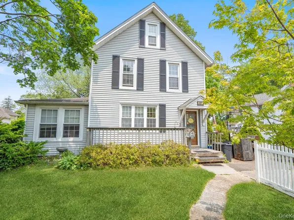 227 N Railroad Avenue, Babylon, NY 11702