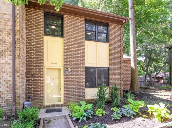 2060 Headlands Cir, Reston, VA 20191