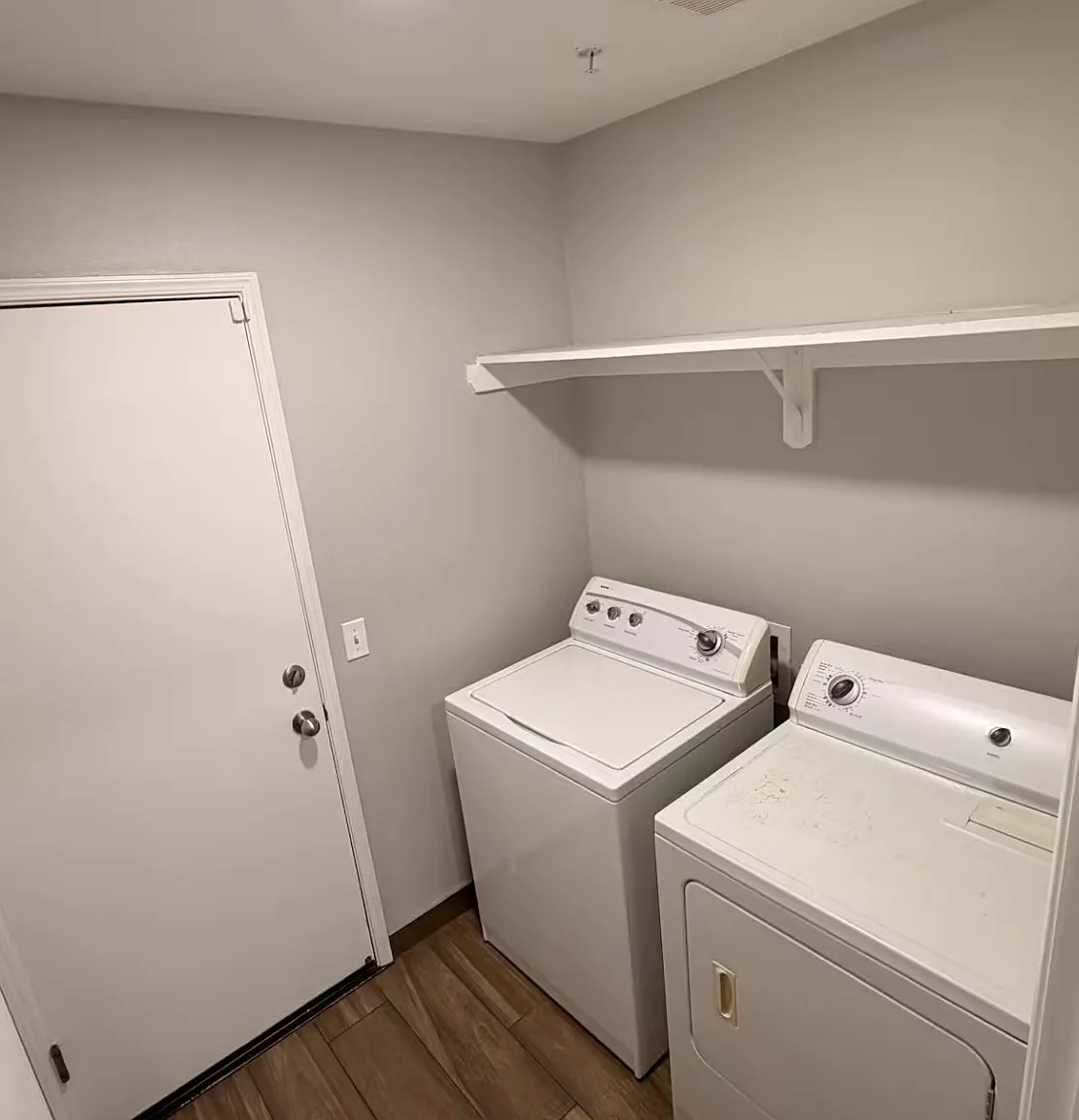 5 bed, 1744 sqft, $2,500 — Photo 3