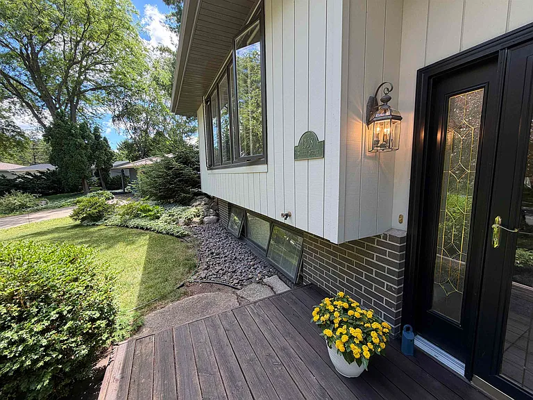 1308 Shirley St — Photo 14