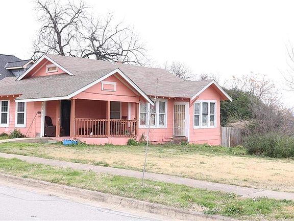 2nd image of 1305 E Magnolia Ave