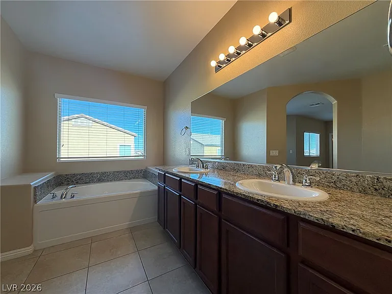6176 Jennings Cove Ct — Photo 24