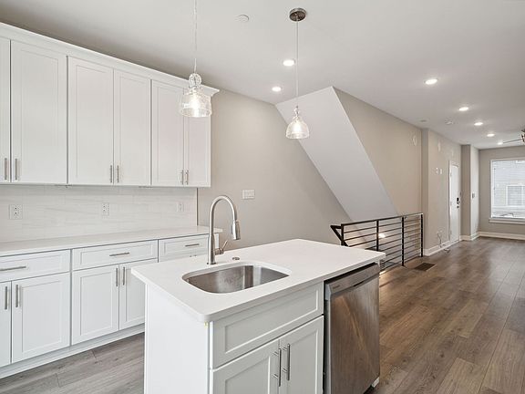 2nd image of 2548 N Howard St #1
