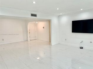 7401 SW 82nd St APT 303S, Miami, FL 33143