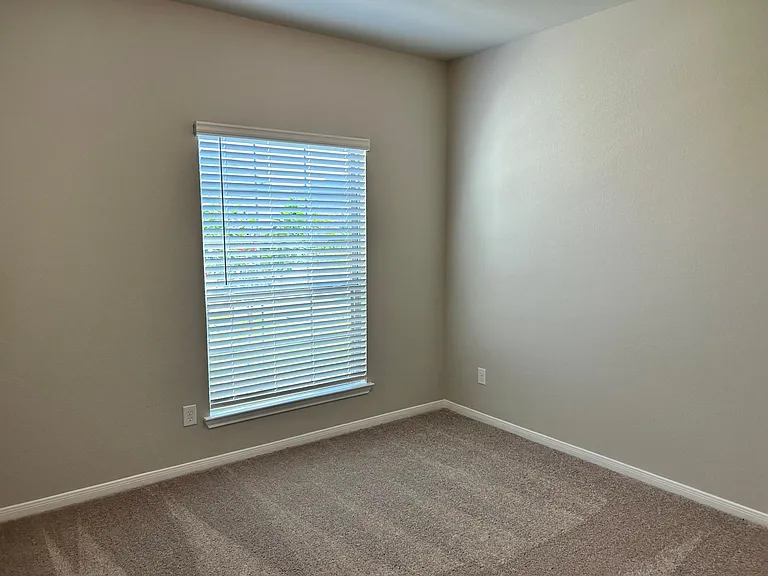 10211 Six Shooter Ln — Photo 19