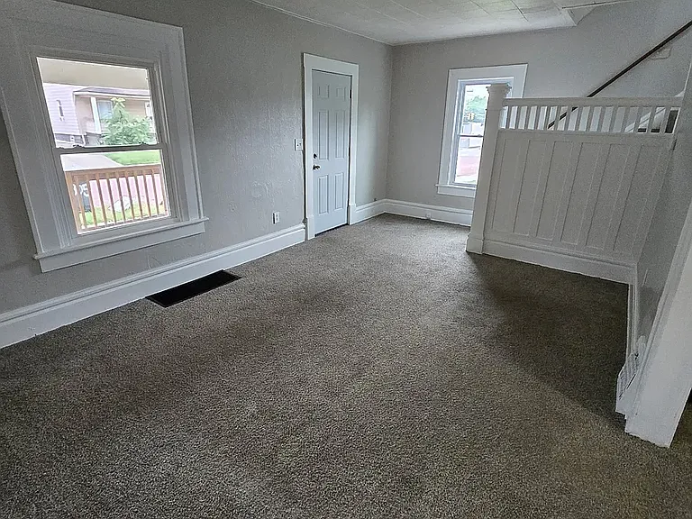 305 Cole Ave — Photo 9