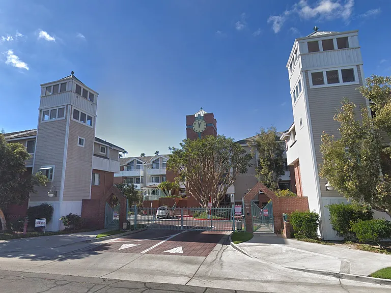 875 S B St — Photo 24