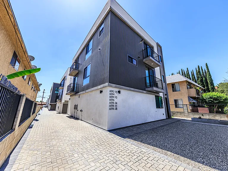 Rare Brand New Luxury Townhomes in Trendy Highland Park — Photo 20