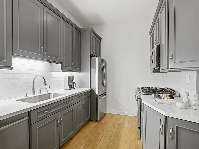 35 E 20th St #6B — Photo 5