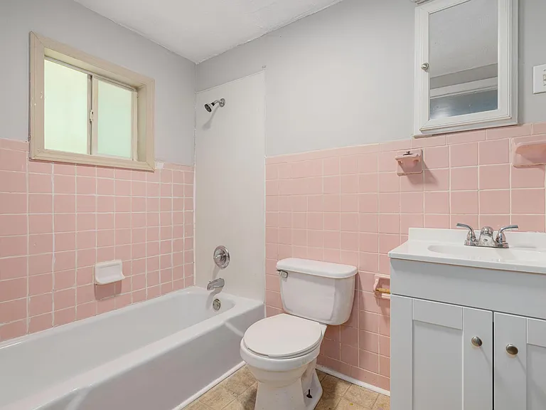 131 Captain Ave #4 — Photo 10