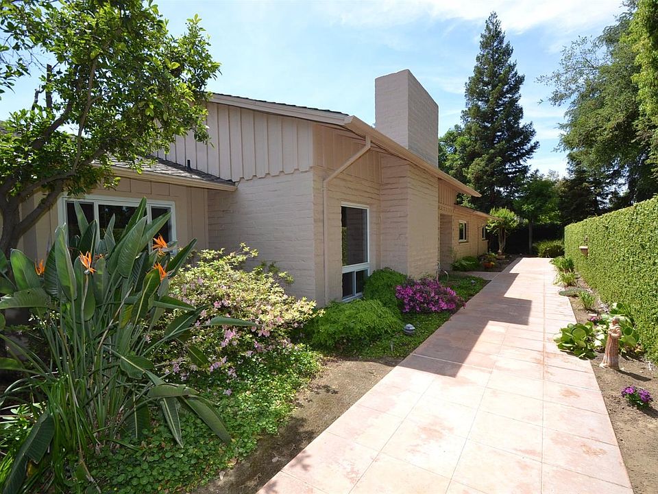 1st image of 424 E Ashlan Ave