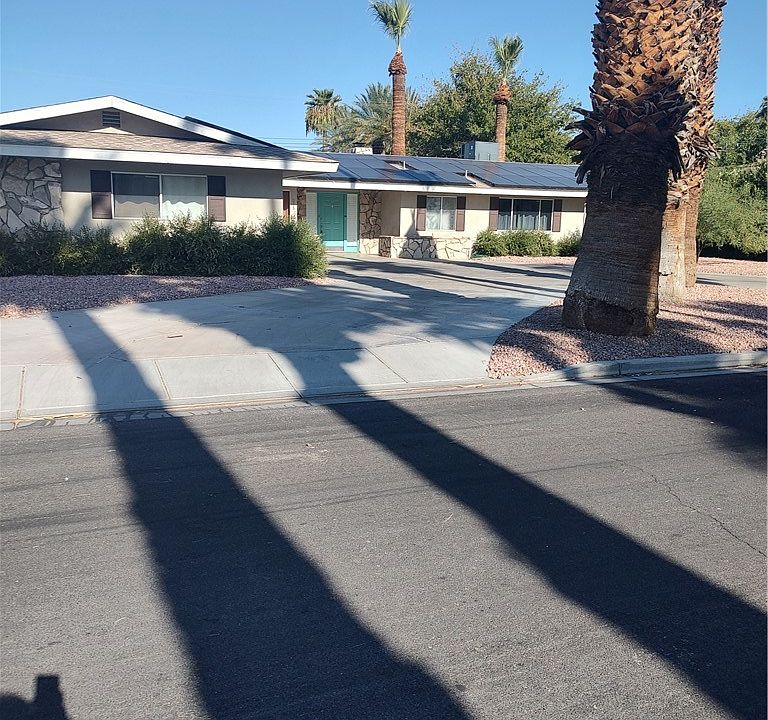 1st image of 325 Park Way W