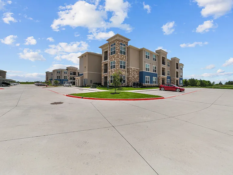 Cross Timbers Apartments — Photo 39