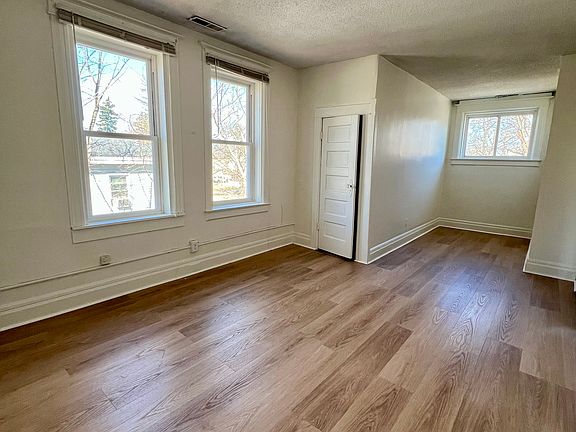 5th image of 109 N Summit St APT 2
