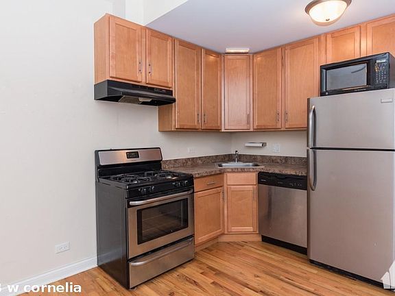 3rd image of 843 W Cornelia Ave #726