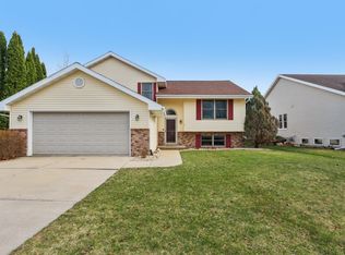 5495 Quarry Hill Dr, Fitchburg, WI 53711