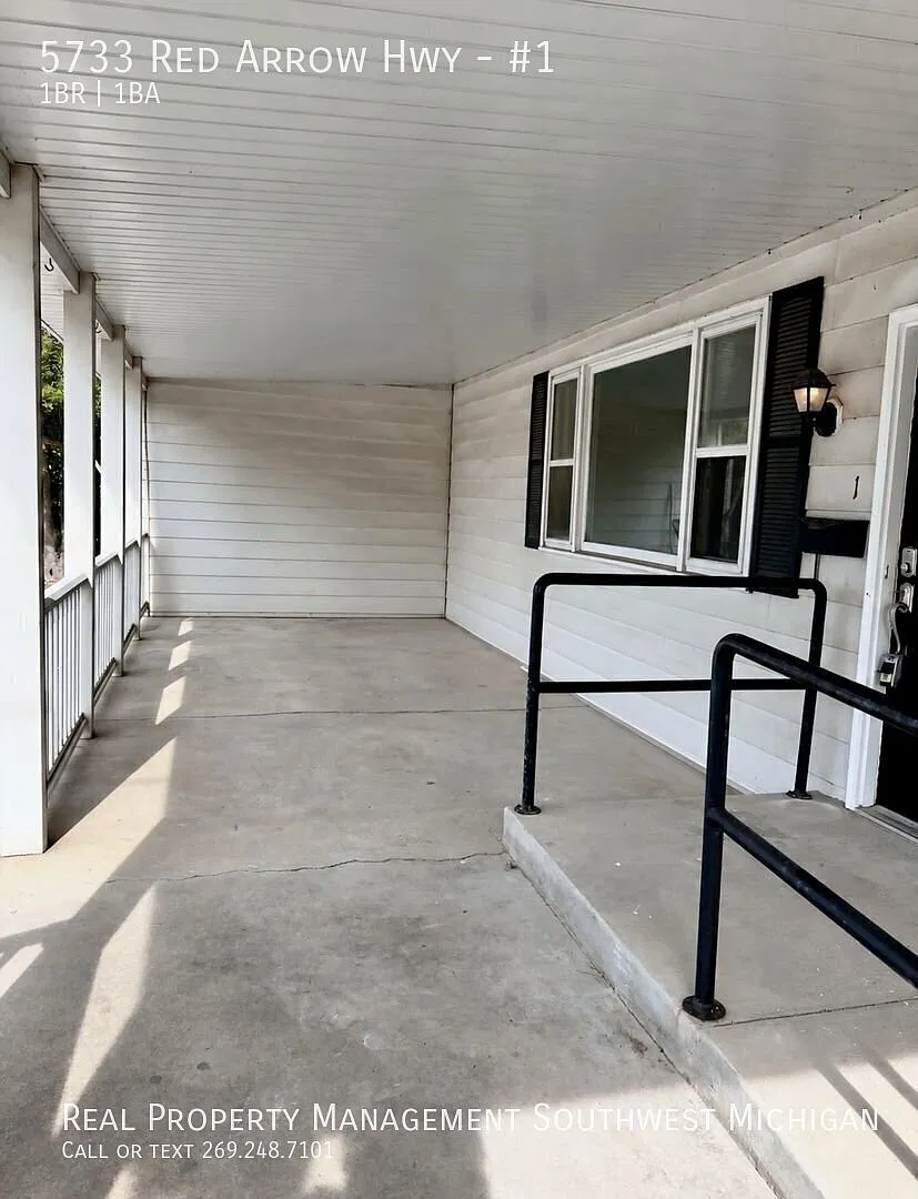 Charming 1-Bedroom Apartment with Large Private Front Porch! — Photo 2