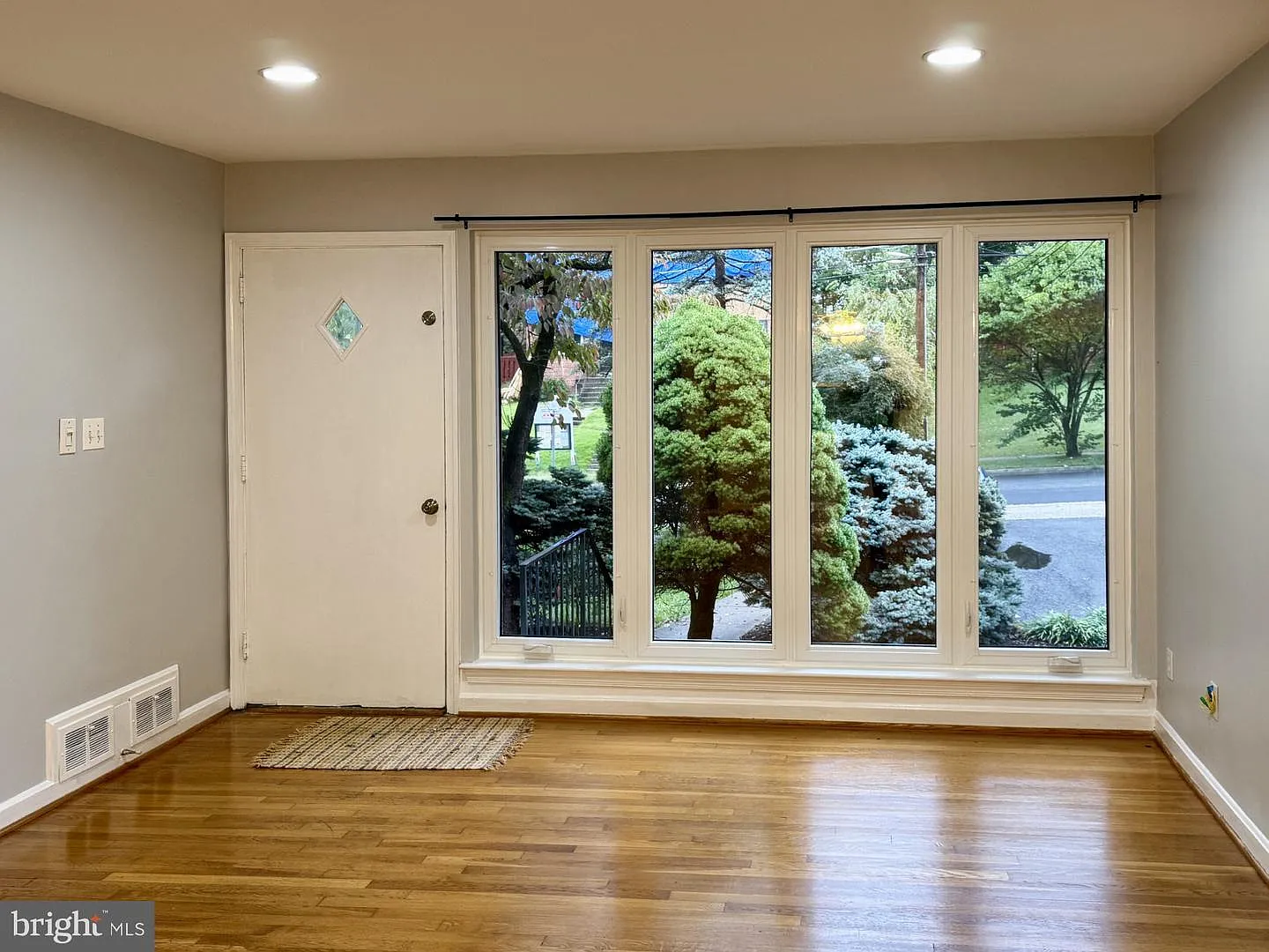 3221 Holly Hill Dr — Photo 3