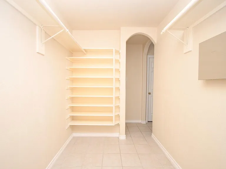 10430 Sanibel Falls Ct — Photo 32