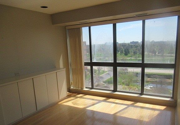 5th image of 701 Forum Sq Unit 607