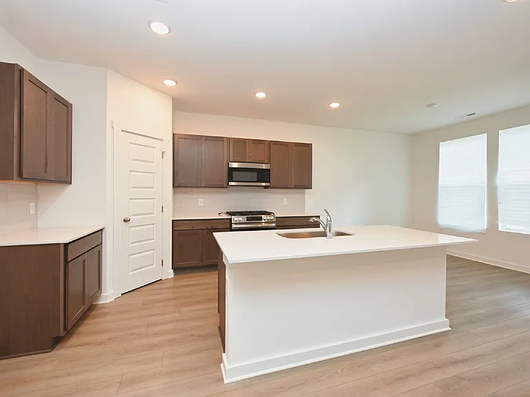 7187 Sutton Dr — Photo 8